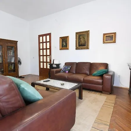Center. Beautiful 130m2 Apartmant, Sea View Apartmán