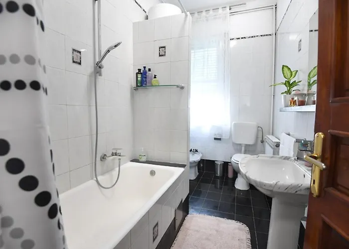 Center. Beautiful 130m2 Apartmant, Sea View *