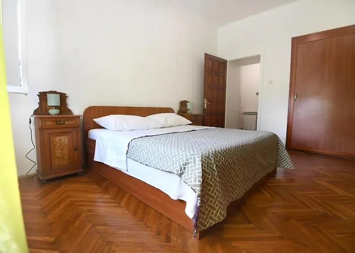 Center. Beautiful 130m2 Apartmant, Sea View *