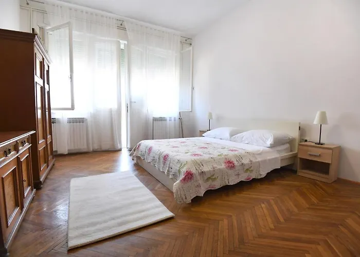 Center. Beautiful 130m2 Apartmant, Sea View
